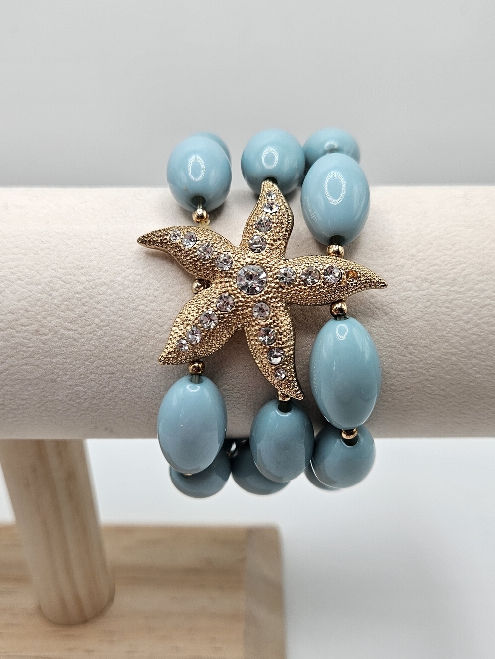 Seafoam Lucite Gold Tone Rhinestone Starfish Stretch Beaded Bracelet Ocean Beach
